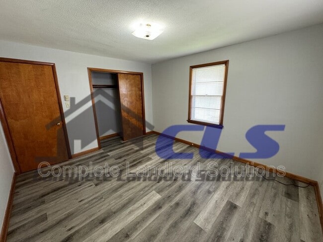 Building Photo - 731 View Ave