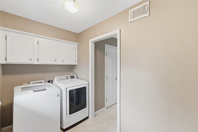 Building Photo - 12635 Ivyforest Dr