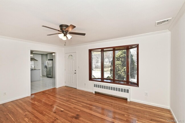 Building Photo - 110 Dix Hills Rd