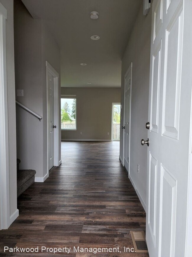 Building Photo - 4 br, 2.5 bath House - 15650 View Dr SE