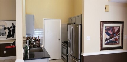 Building Photo - 5208 Beaverhill Dr