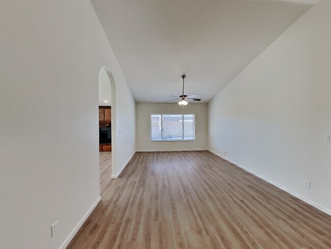 Building Photo - 421 E Encinas Ave