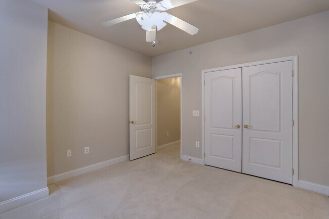 Building Photo - 2BD/2BA Fabulous River Hill Condo