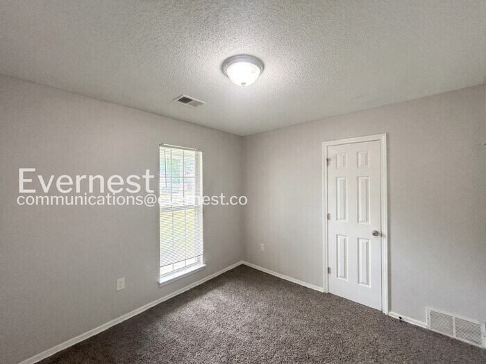 Building Photo - 10453 Kristen Dr S