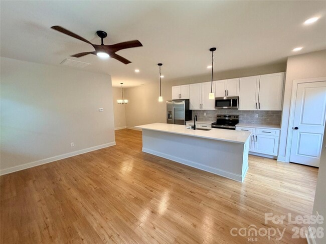 Building Photo - 521 N Linwood Ave