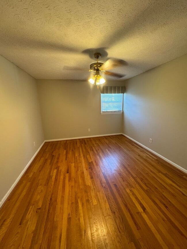 Building Photo - 1696 Crestland Dr