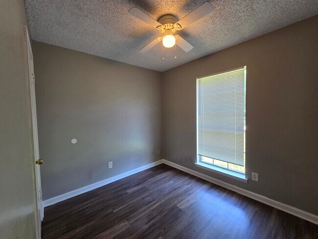 Building Photo - 3277 Valley Stream Cove