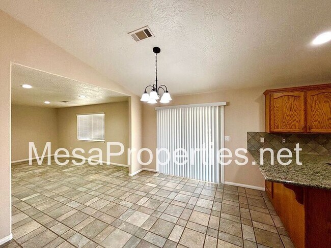 Building Photo - 15601 Sultana St