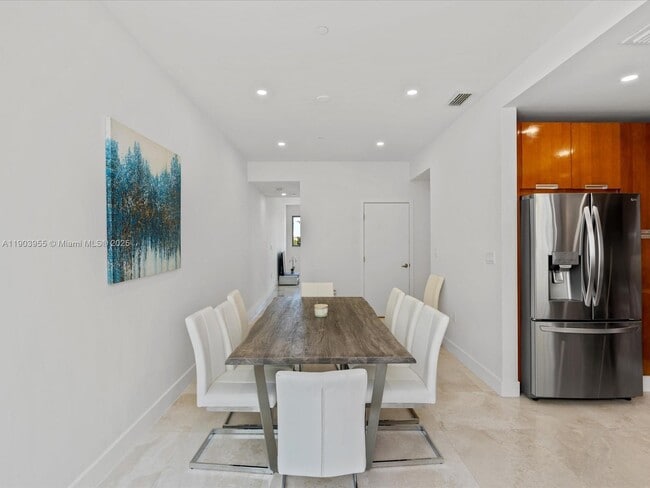 Building Photo - 155 N Shore Dr