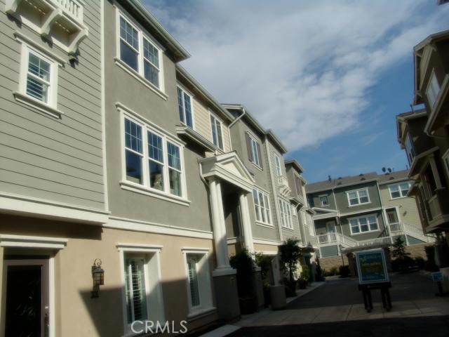 Building Photo - 1800 Oak St