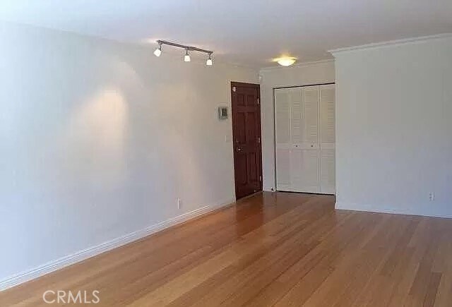 Building Photo - 1154 S Barrington Ave