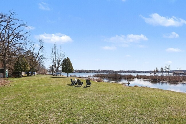 Building Photo - 5884 Rays Dr