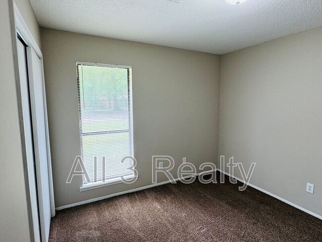 Building Photo - 4107 Beardsley Dr