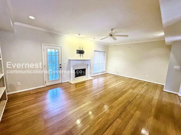 Building Photo - 607 Parkside Cir