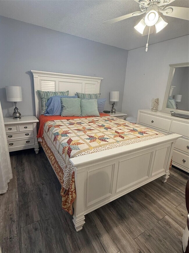 Building Photo - 32 Abbey Ln