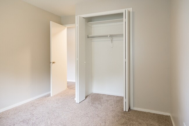 Building Photo - 2800 Kalmia Ave