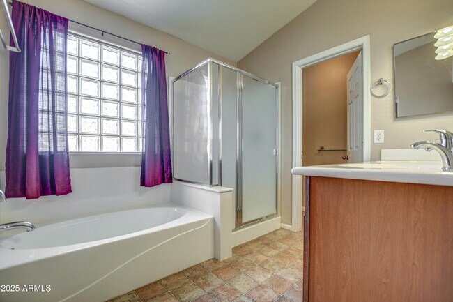 Building Photo - 40437 W Robbins Dr