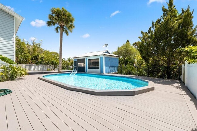 Building Photo - 428 W Klosterman Rd