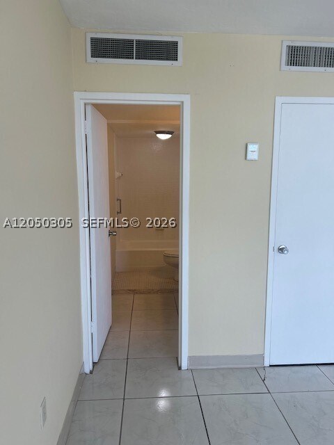 Building Photo - 2899 Collins Ave