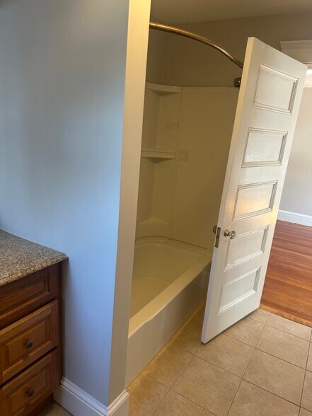 Building Photo - 22 Central St