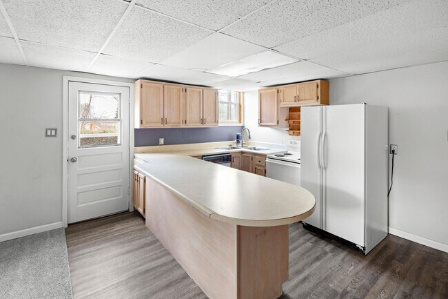 Building Photo - Spacious Ranch Home