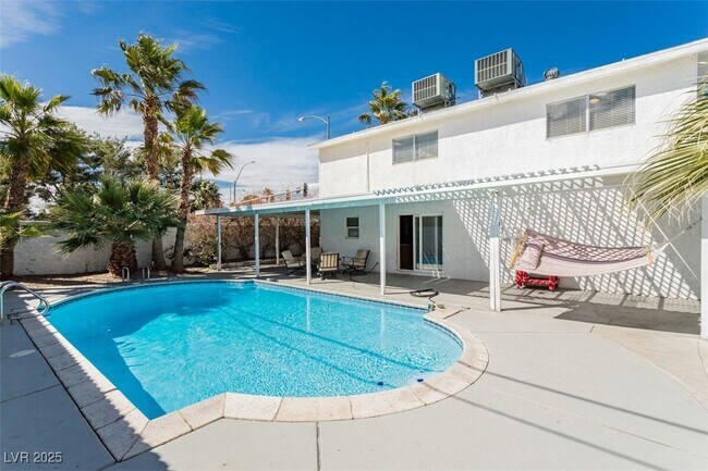Building Photo - 2419 E Vegas Valley Dr