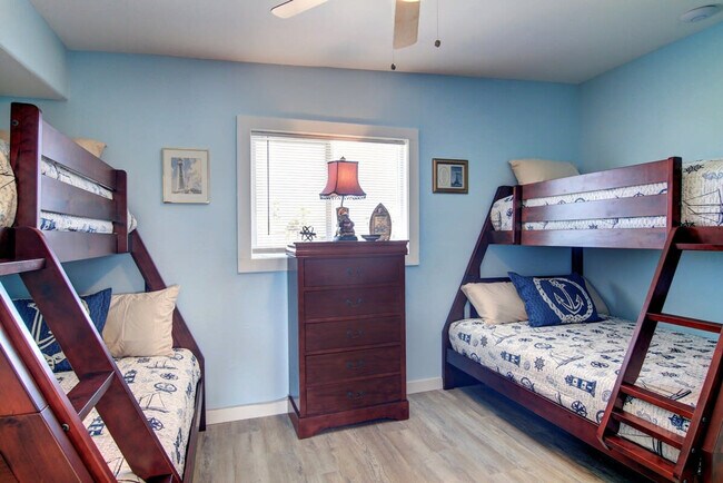 Building Photo - 1300 Eleventh Street-SI ID1023200P