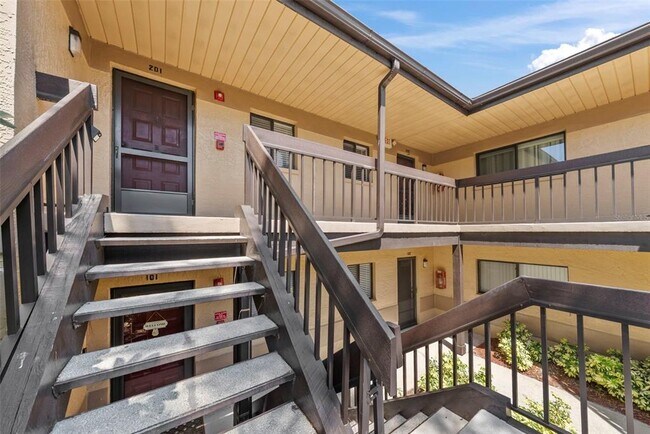 Building Photo - 2693 Sabal Springs Cir