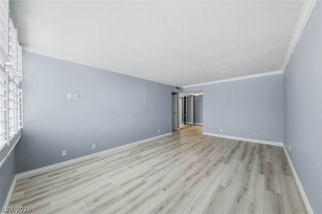 Building Photo - 205 E Harmon Ave