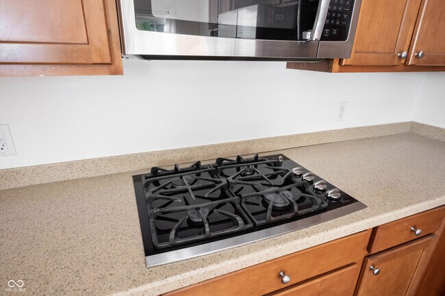 Building Photo - 9009 Mercer Dr