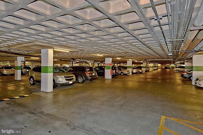 Building Photo - 3701 S George Mason Dr