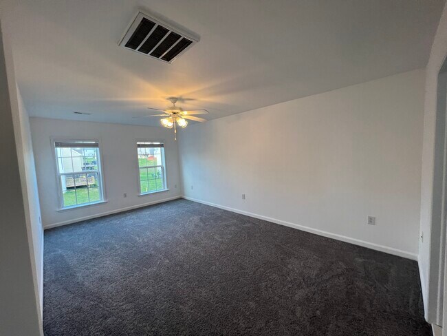 Building Photo - 43 Carlsbad Dr