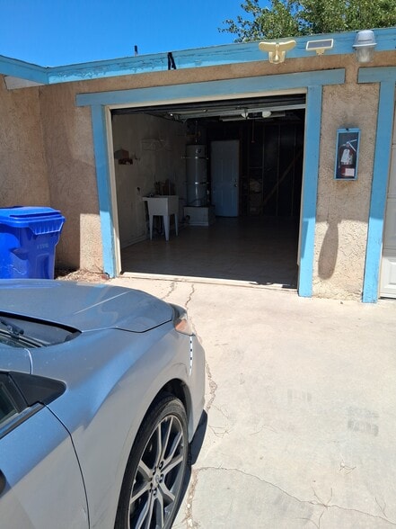 1 car garage - 21390 Laguna Rd