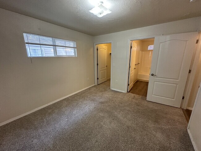 Building Photo - 11839 Cloverbrook Ln