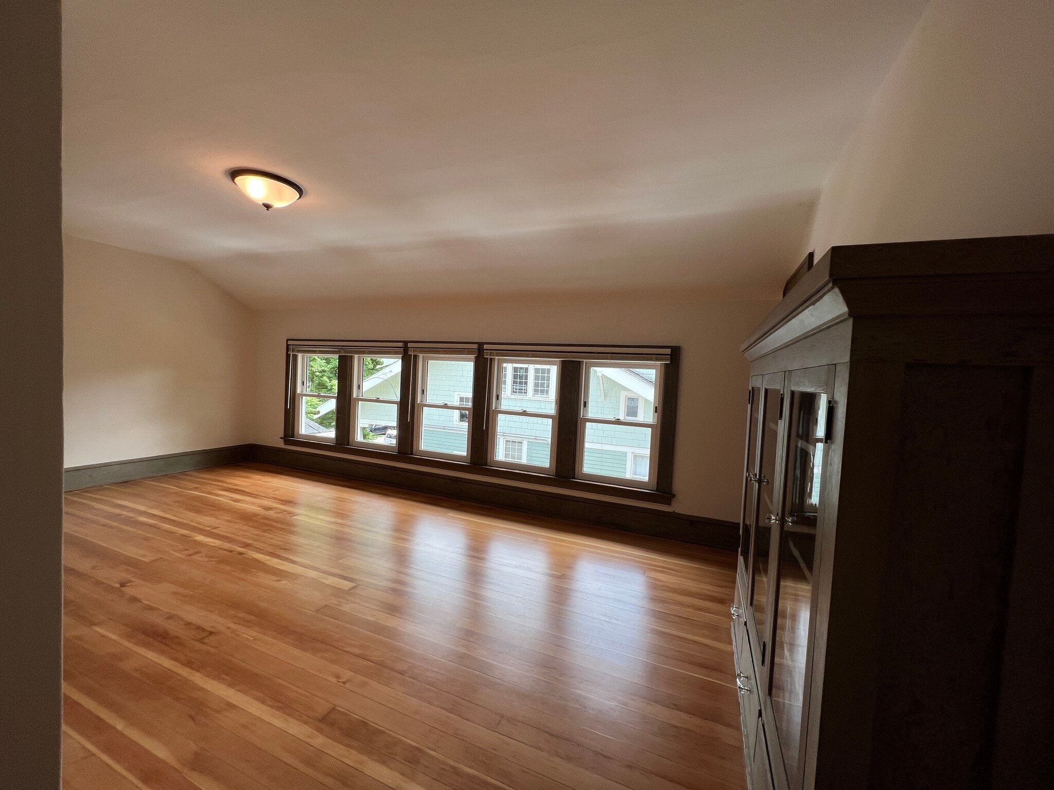 Building Photo - 2537 SE 33rd Pl