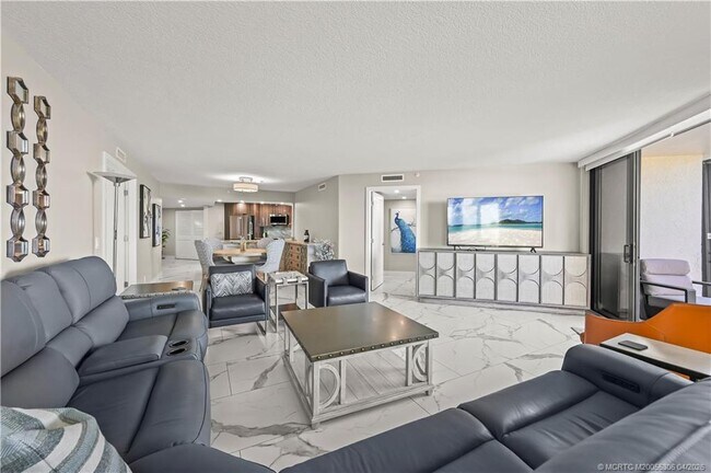 Building Photo - 9650 S Ocean Dr