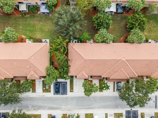 Building Photo - 123 Wakulla Springs Way