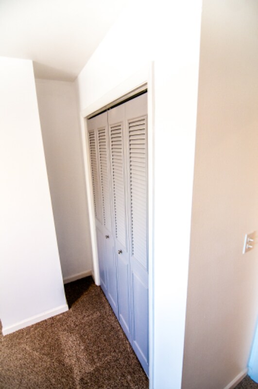 Building Photo - 809 E Drake Rd