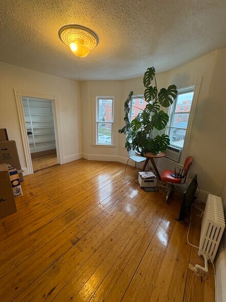 Building Photo - 66 Callender St