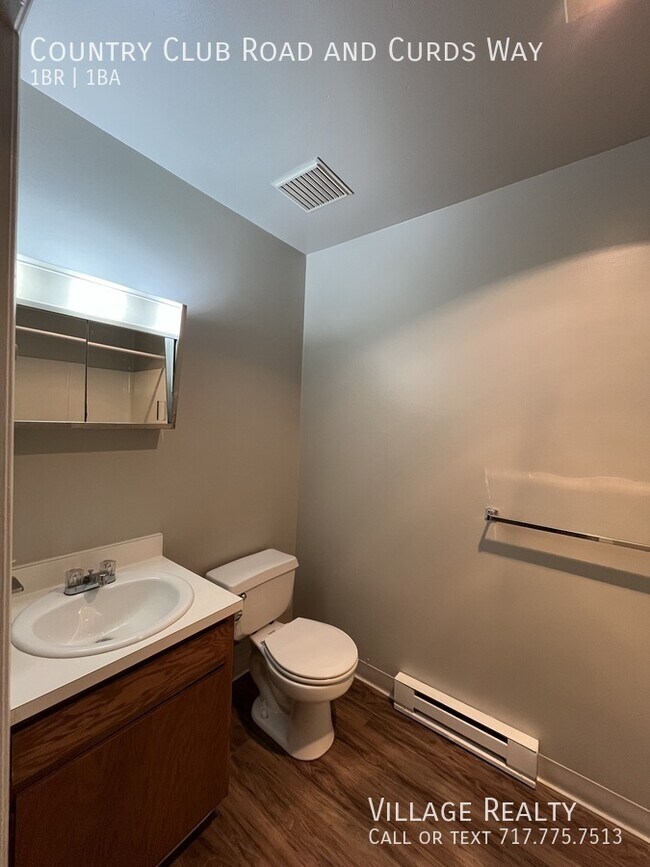 Building Photo - 631 Country Club Rd