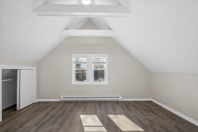 Building Photo - 15 Clearview Ave