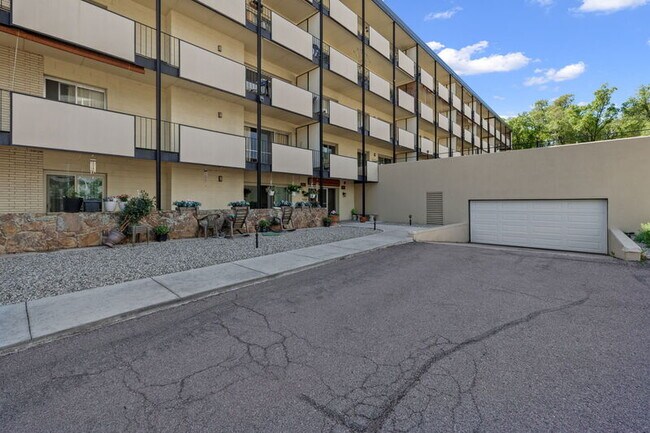Building Photo - 777 Saturn Dr