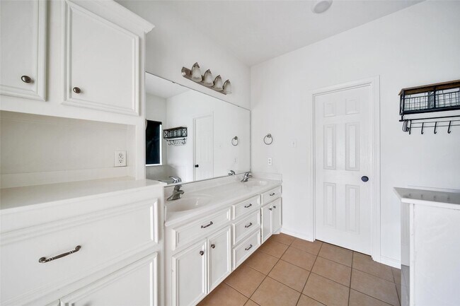 Building Photo - 15575 Kitty Hawk Dr