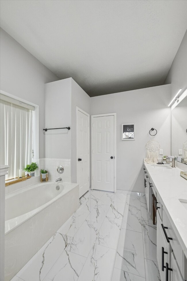 Building Photo - 11306 Avon Pl