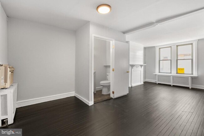 Building Photo - 2341 Watkins St