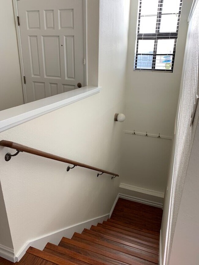 Building Photo - 407 Shoreview Dr
