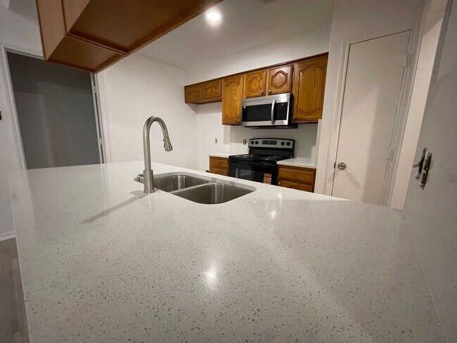 Building Photo - 2422-2424 Sherry Street