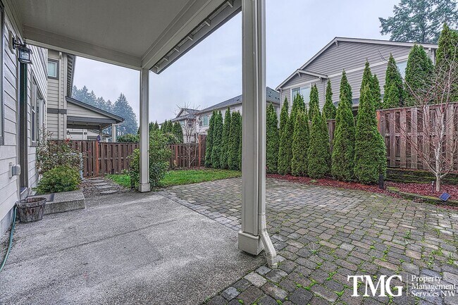 Building Photo - Spacious 4 BD Home with Private Backyard & Community Amenities!