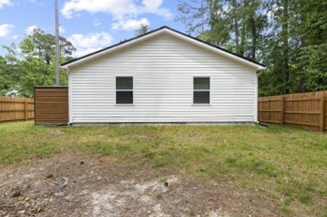 Building Photo - 629 Walnut Dr