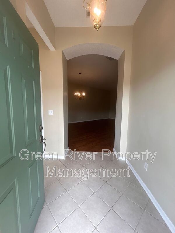 Building Photo - 2120 Stone Creek Dr